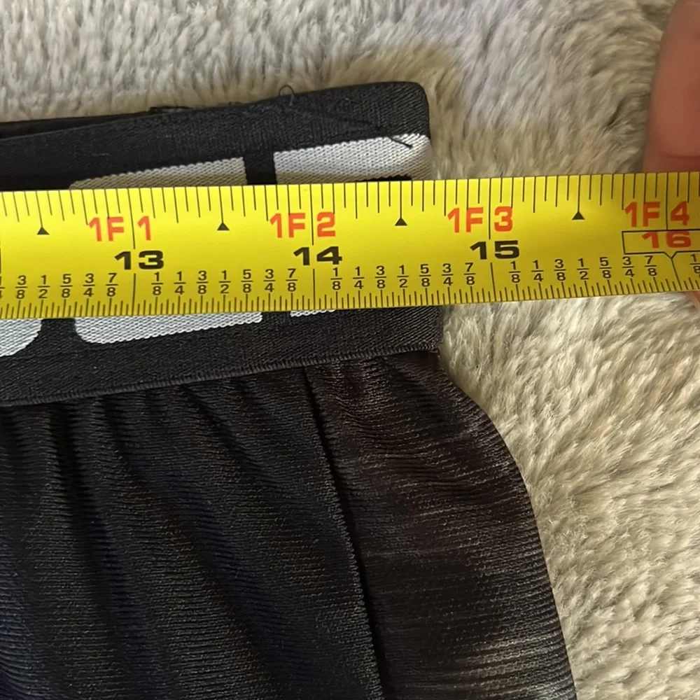 NWT Under Armour shorts - Picture 5 of 6